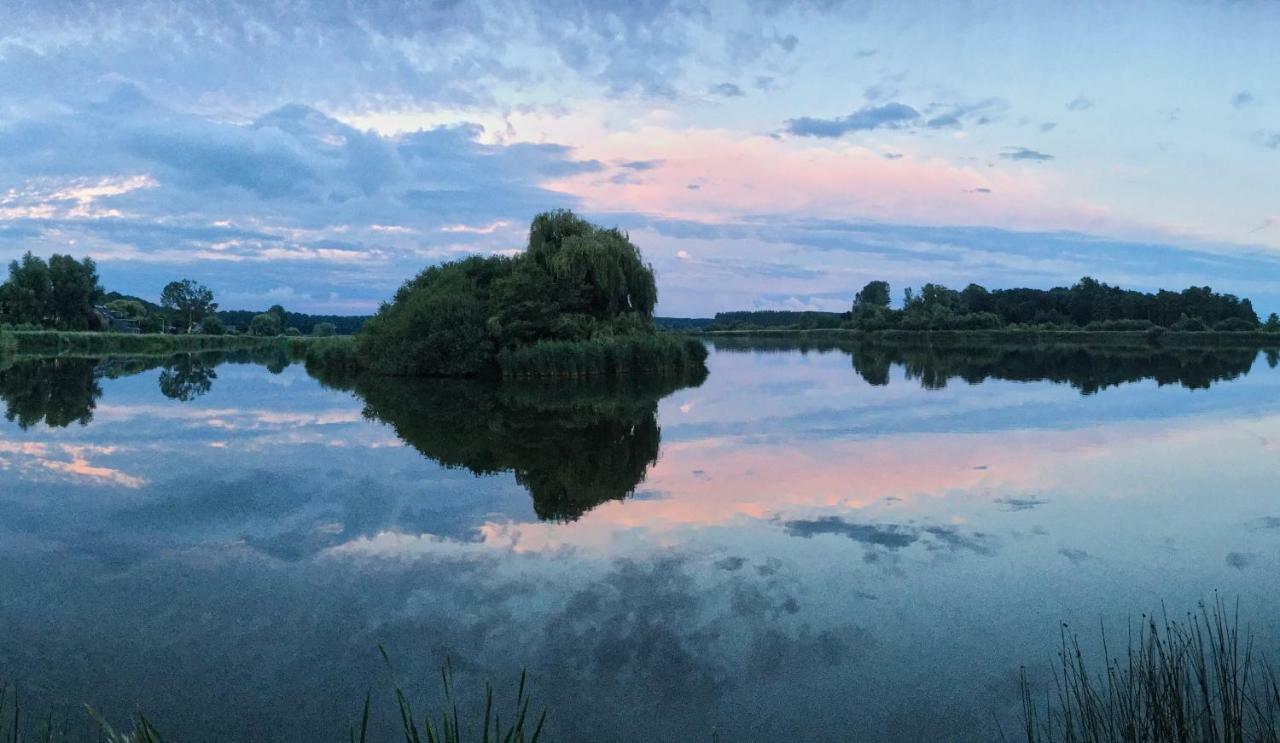 Artistiek Vakantiehuisje Гюлст Екстер'єр фото